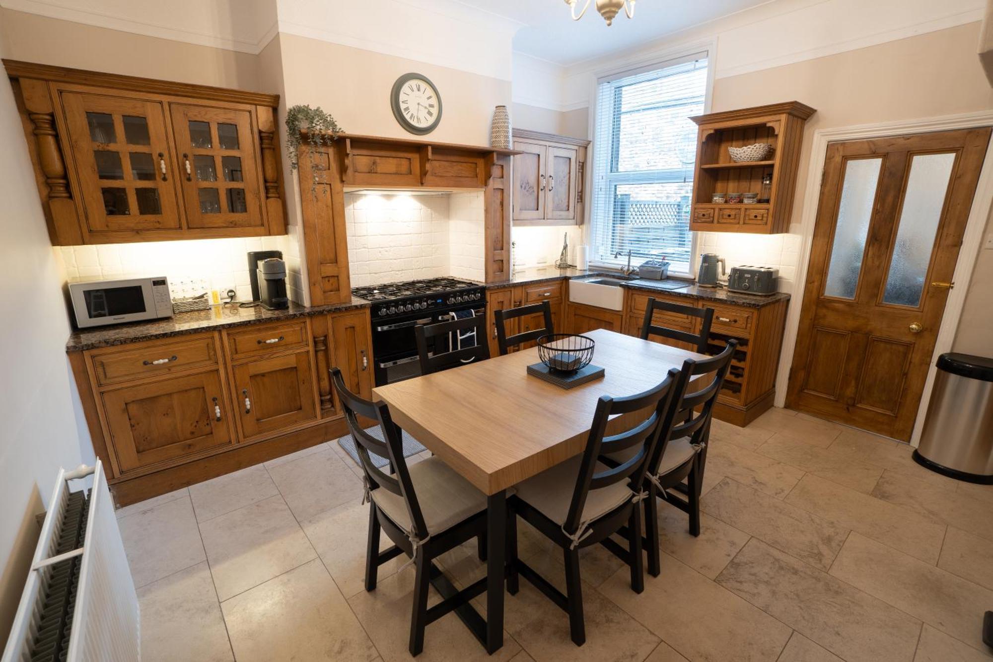 4 Bed End Terrace - Sleeps 7 Villa Ilkley Exterior photo